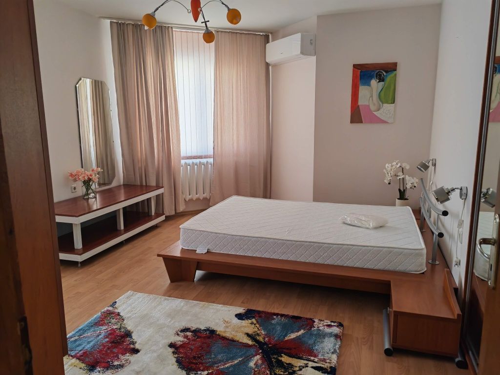 Дава се под наем Тристаен апартамент в София, Красно село - 125 кв.м за 800 € - Снимка #7