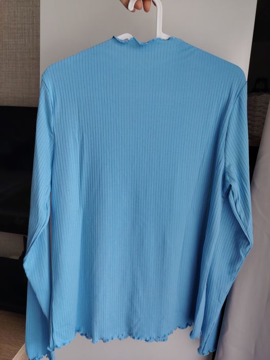 Нова тънка блузка в синьо