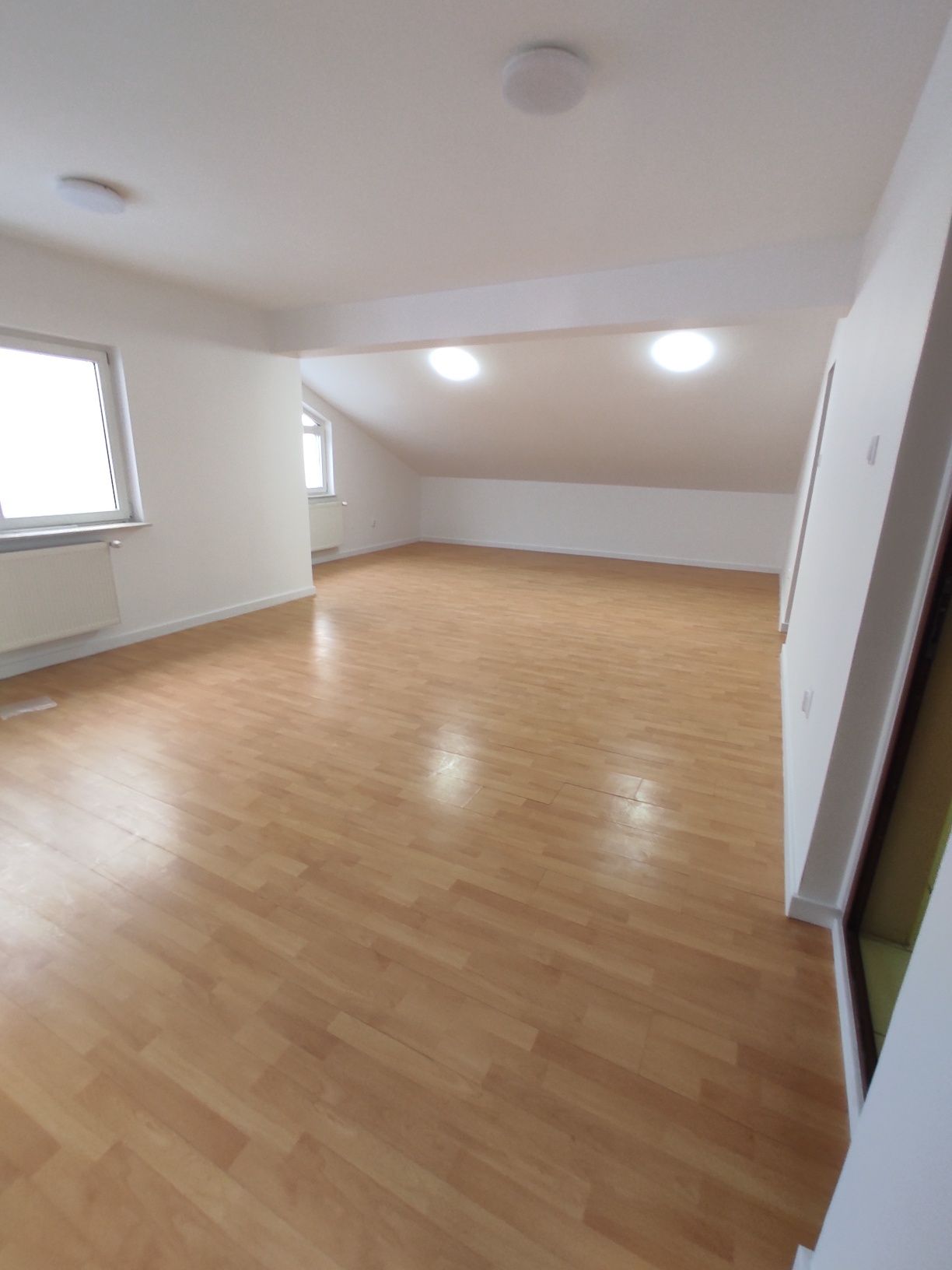 De închiriat clădire ptr spatii comerciale zona  Stadionului, Pitești