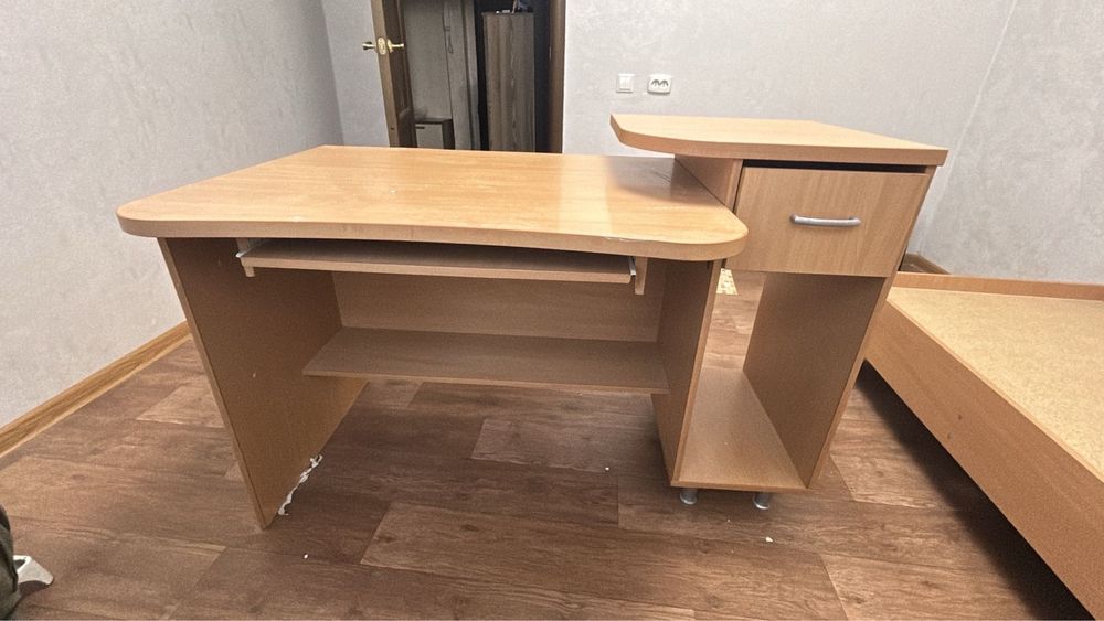 Стол компьютерный