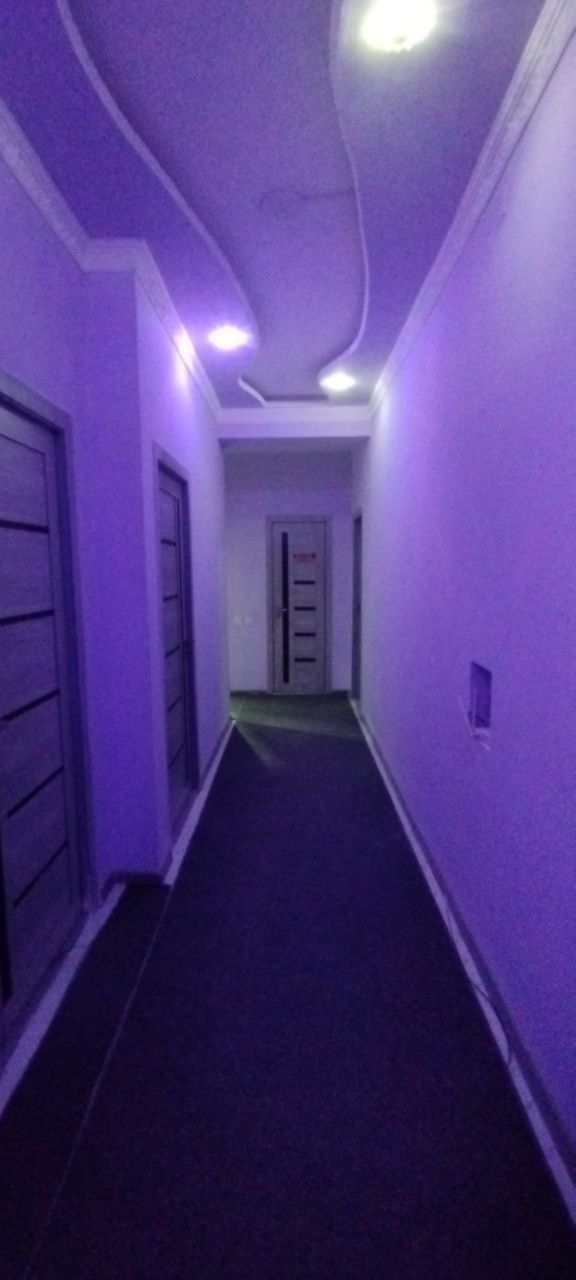 Метро Дустлик ка якин  квартирага кизлар олинади  без маклер 800.000