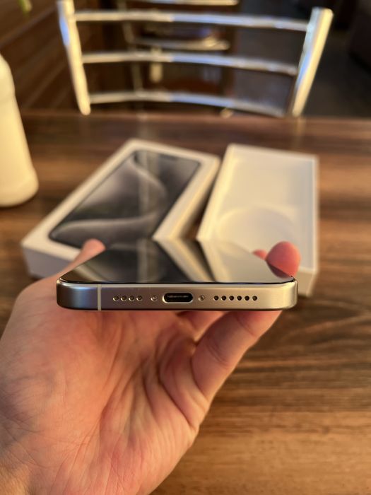 Iphone 15 pro max white