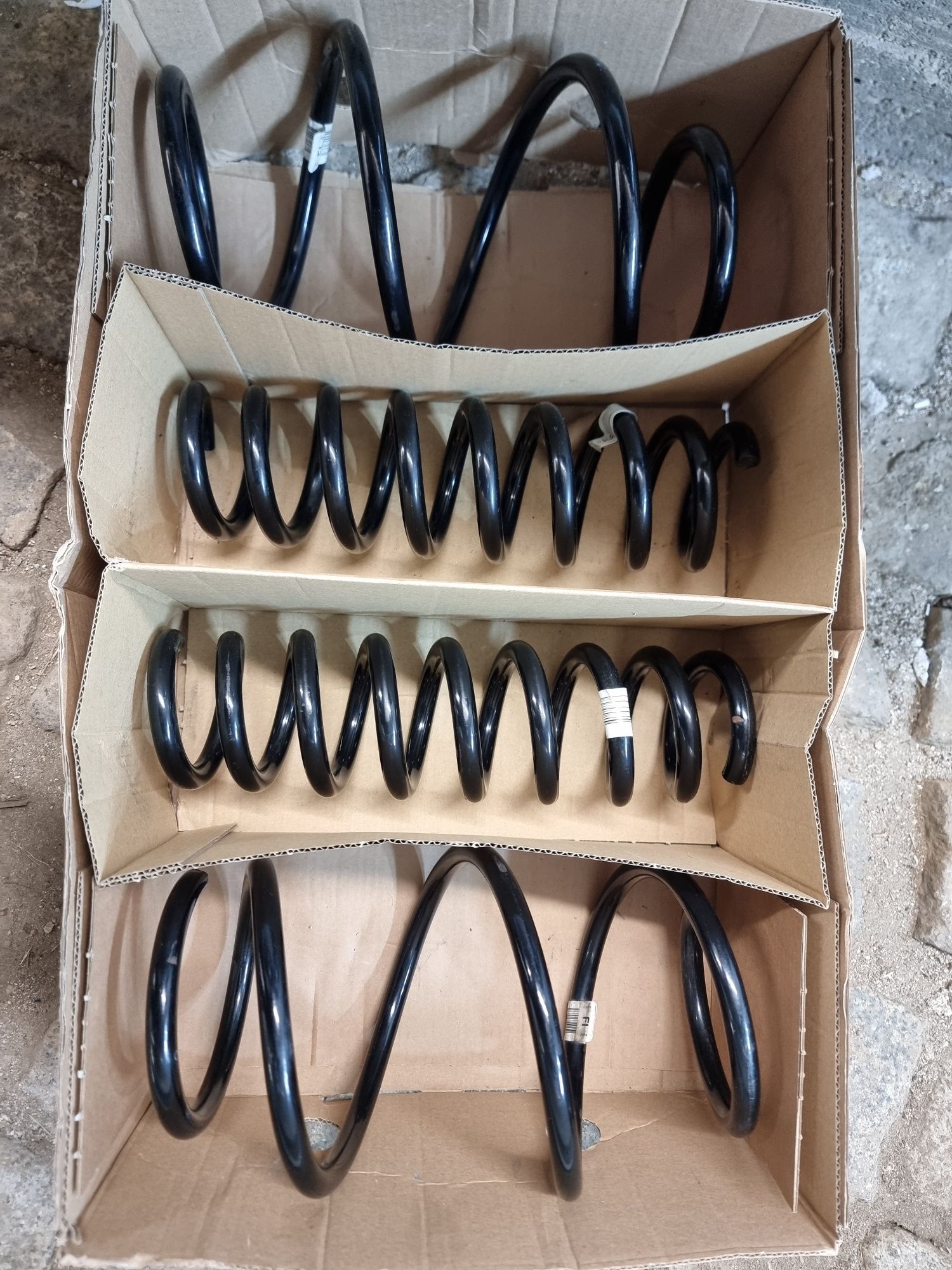 OEM пружини за адаптивно окачване bmw 440i f32 RWD