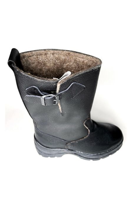 Продам срочно тёплые крепкие сапоги 43 размер