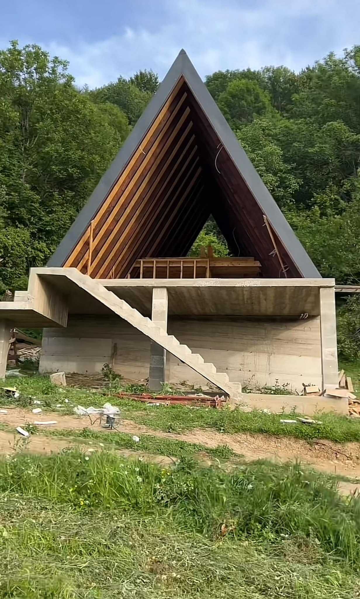 Case si Cabane A-Frame din structura de lemn de vanzare la comanda