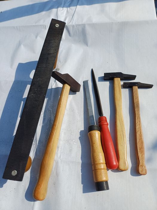 Комплект инструменти.С три различни  чукчета и длето  и шабър.