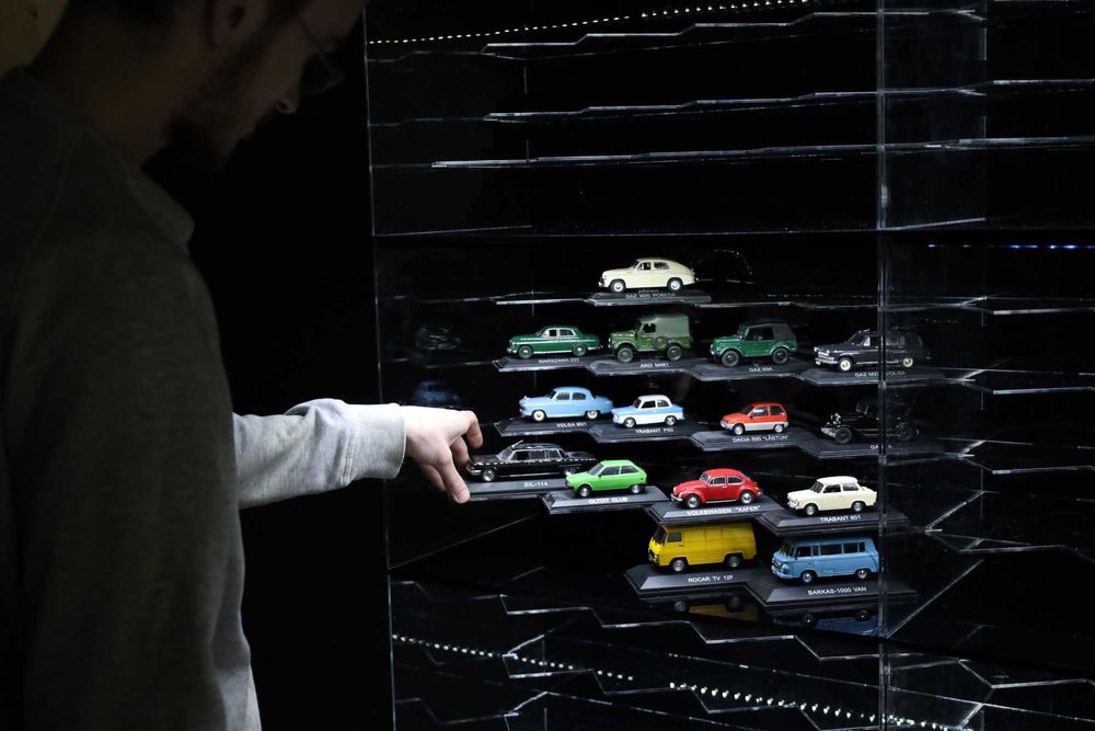 Vitrine acrilice pentru machete auto 1:43