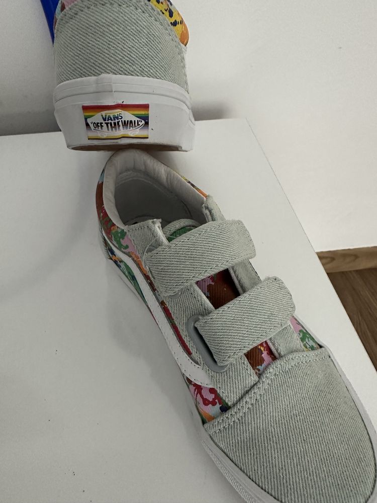 Нови детски маратонки на VANS   Номер 32
