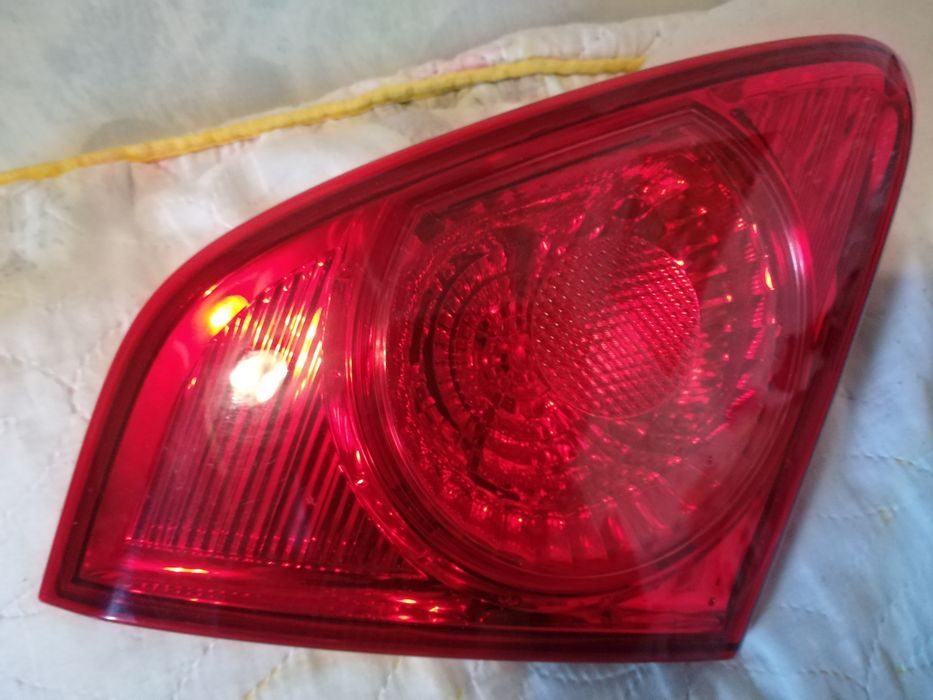 Фонарь задний на Тойоту Карину Е