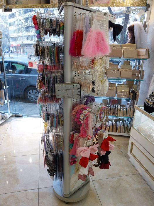 Въртящ се щендер/стелаж