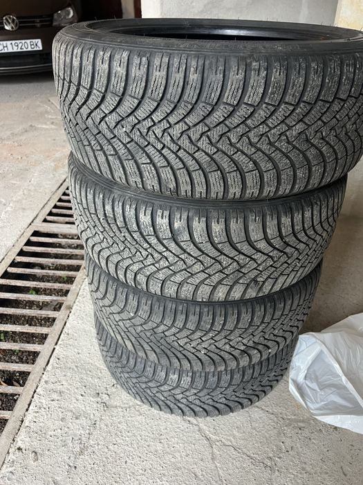 Зимни гуми 215/45R17