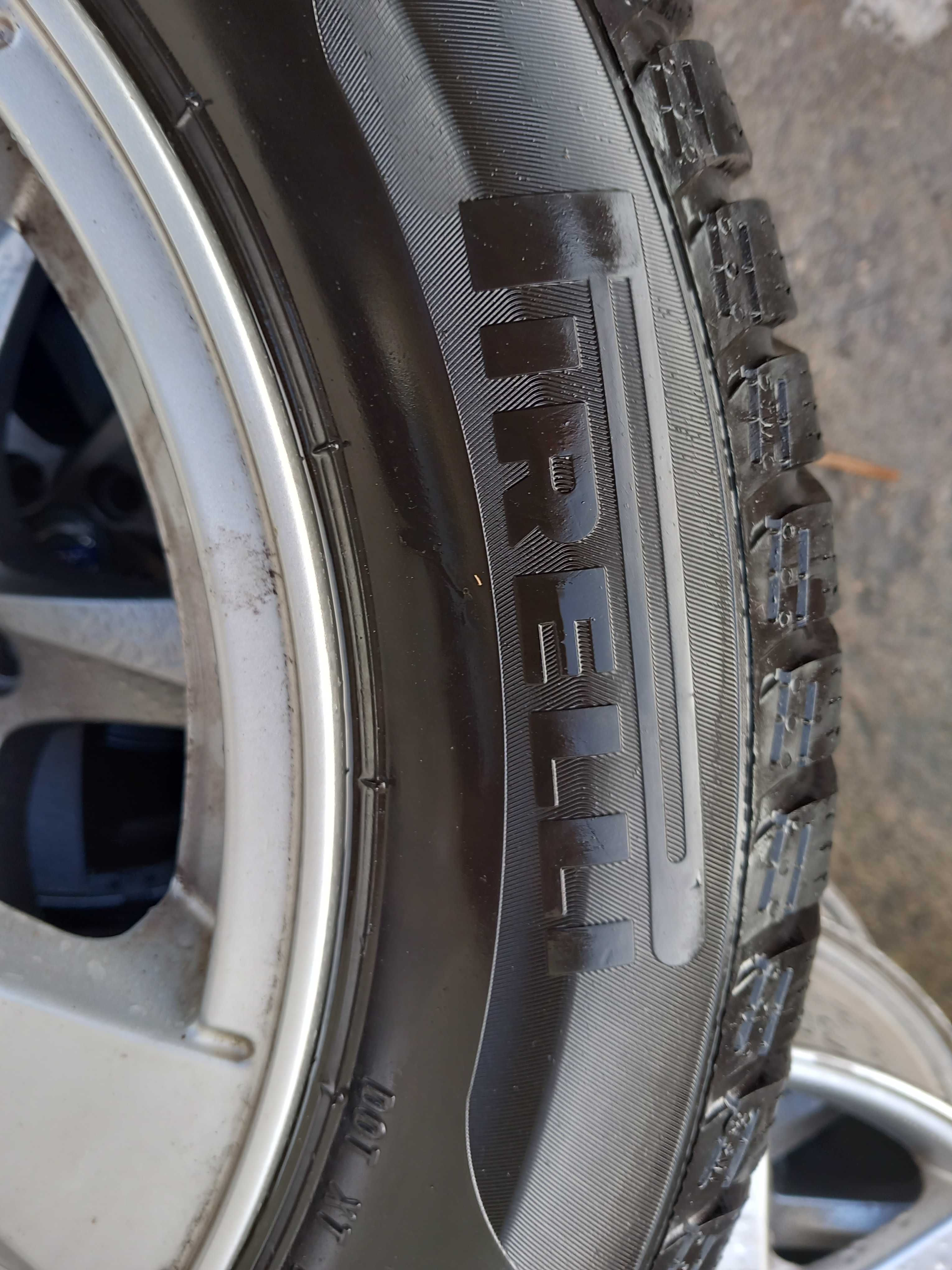 Set 4 Anvelope Iarna Pirelli SottoZero 3 215 55 R16 ci78
