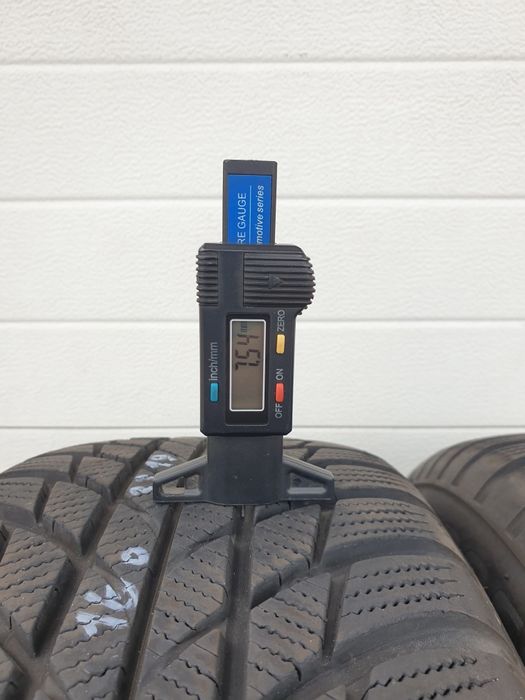 Зимни гуми 2 броя BRIDGESTONE Blizak LM001 205 60 R16 дот 3319