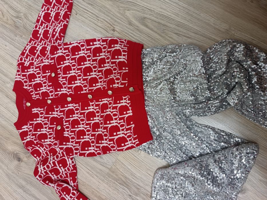 Комплект на девочку 128 - 130 см в отличном состоянии