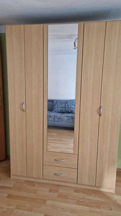 Vând dulap cu oglindă