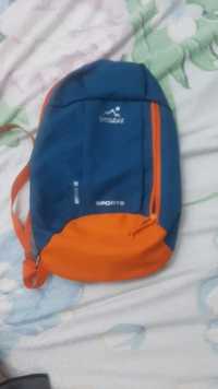 Продается стильная сумку рюкзак в сине-оранжевом цвете