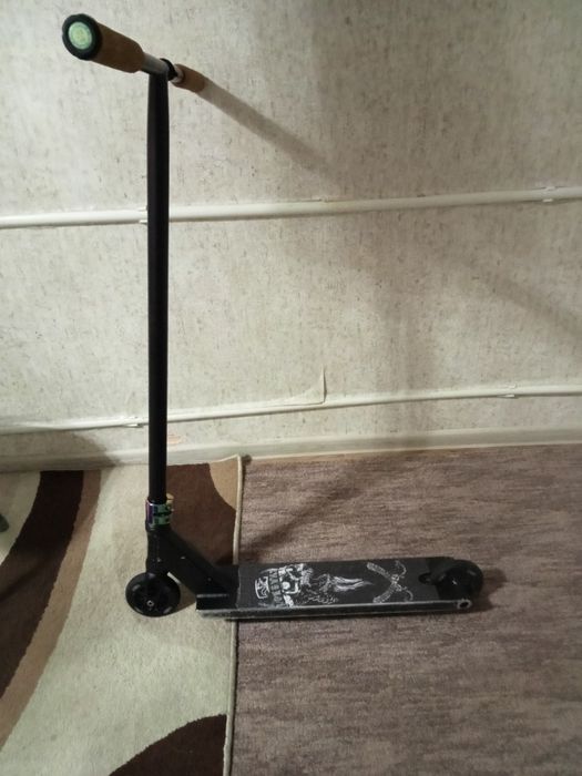 Продам трюкавой самокат кастом обмен не интересует