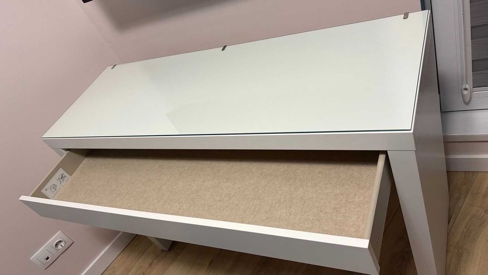 тоалетна маса  - бюро ИКЕА - MALM