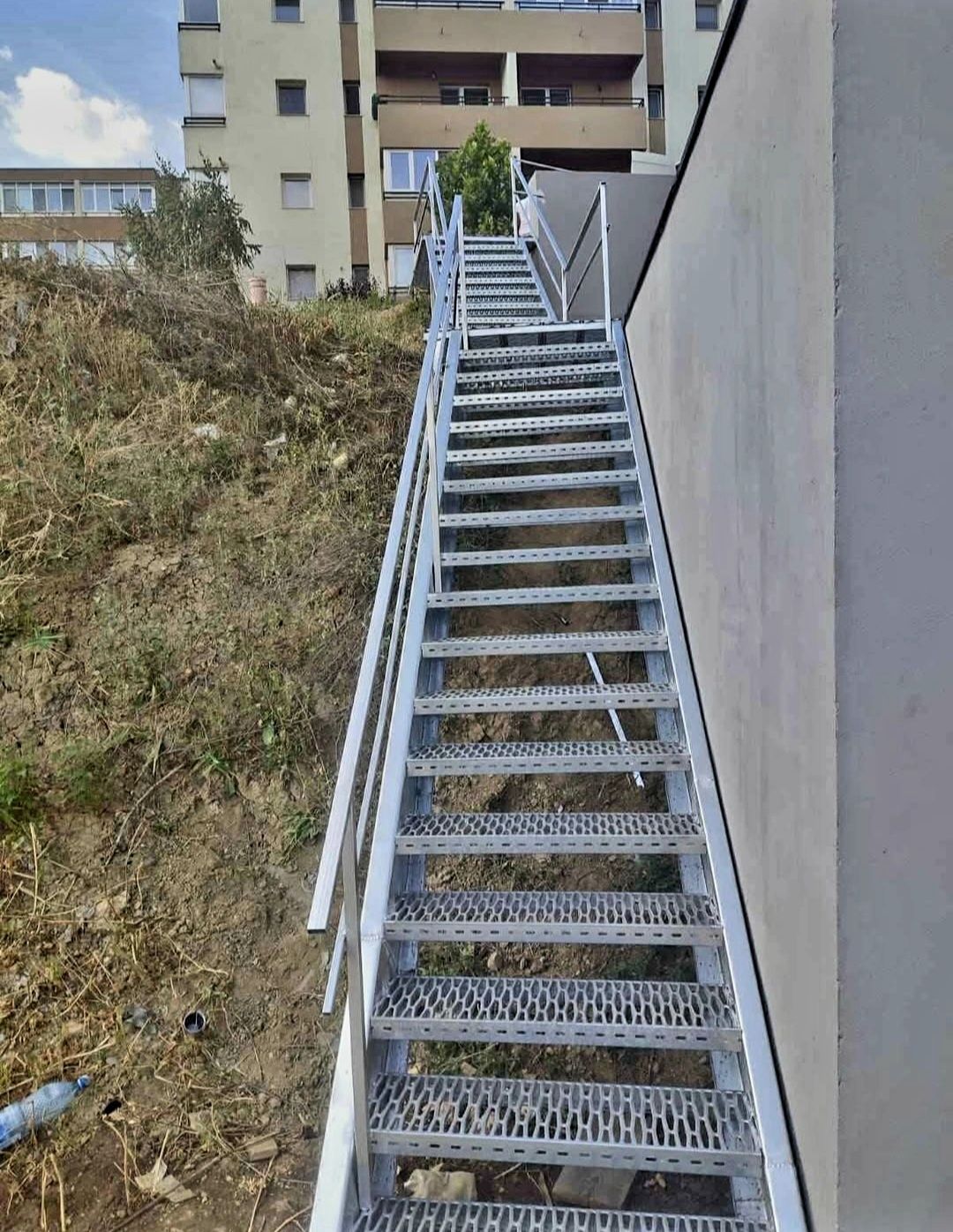 Scări metalice zincate