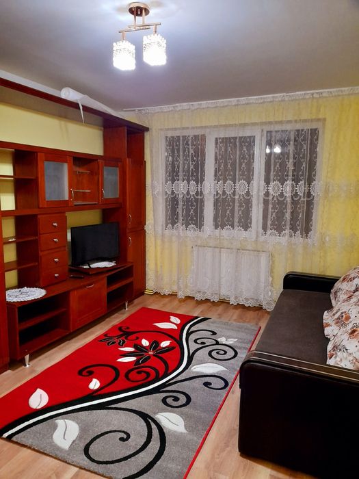 Închiriez apartament 2 camere.