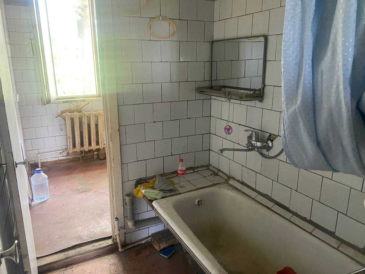 продам Чиланзар 16 квартал, метро Чиланзар.  4х комнатная, без ремонта
