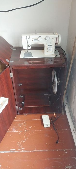 Швейная машинка ручная и электрика