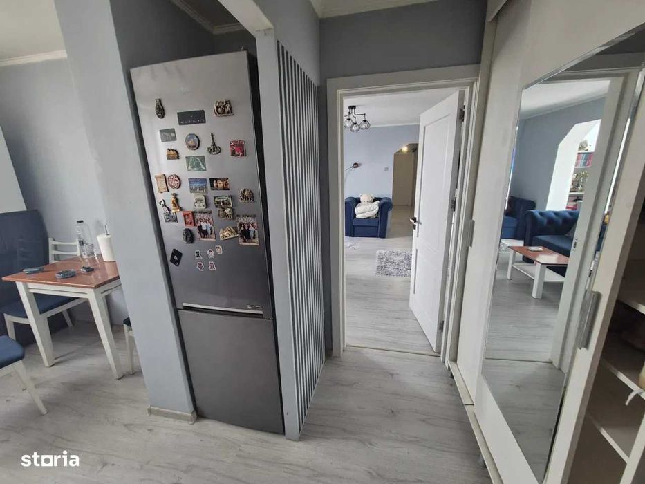 apartament  3 camere semidecomandat
