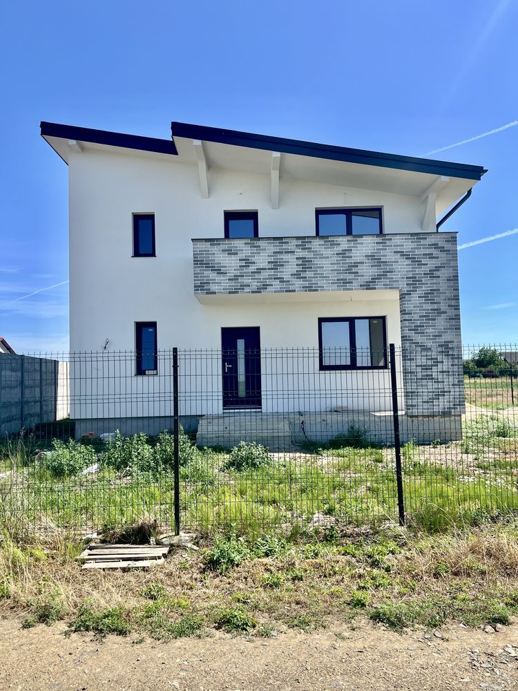 Casa semifinisata 120mp utili / teren 664mp ingradit / Decebal - Vetis