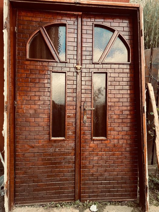 Vând ușă din ștejar