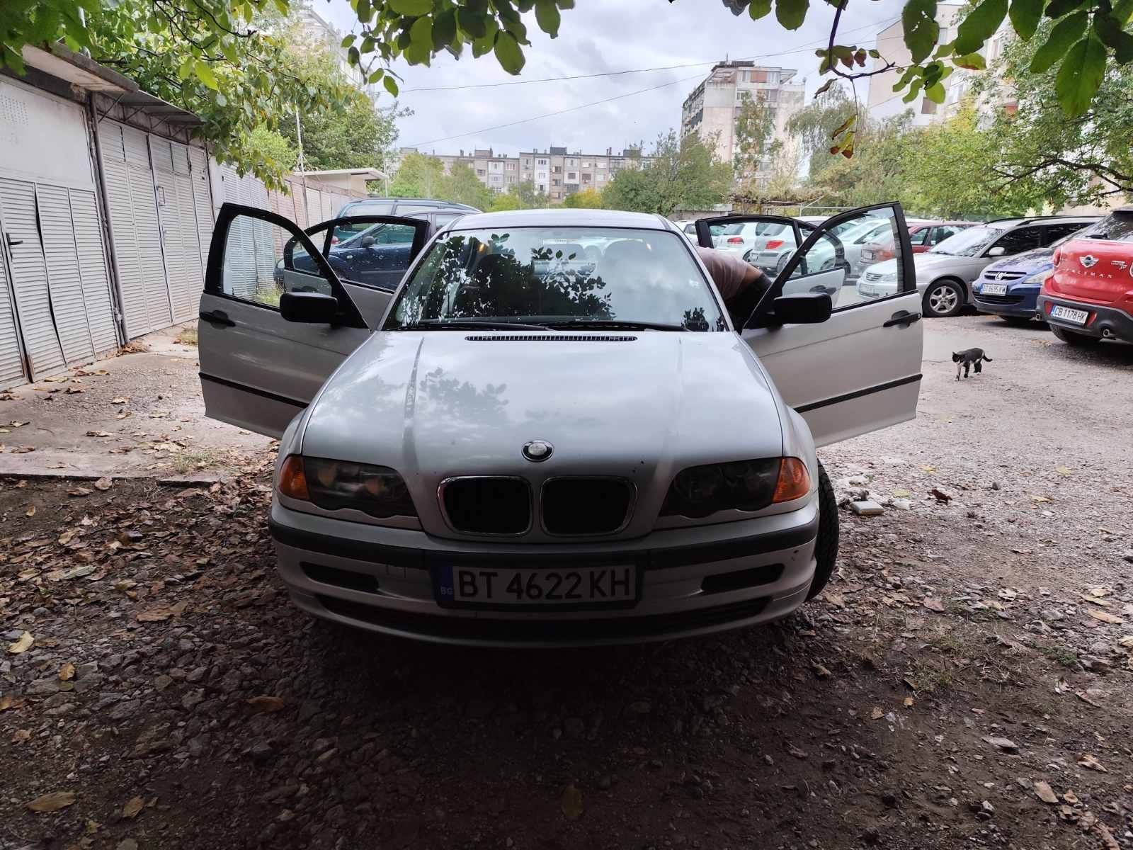 Продавам  BMW 318 И