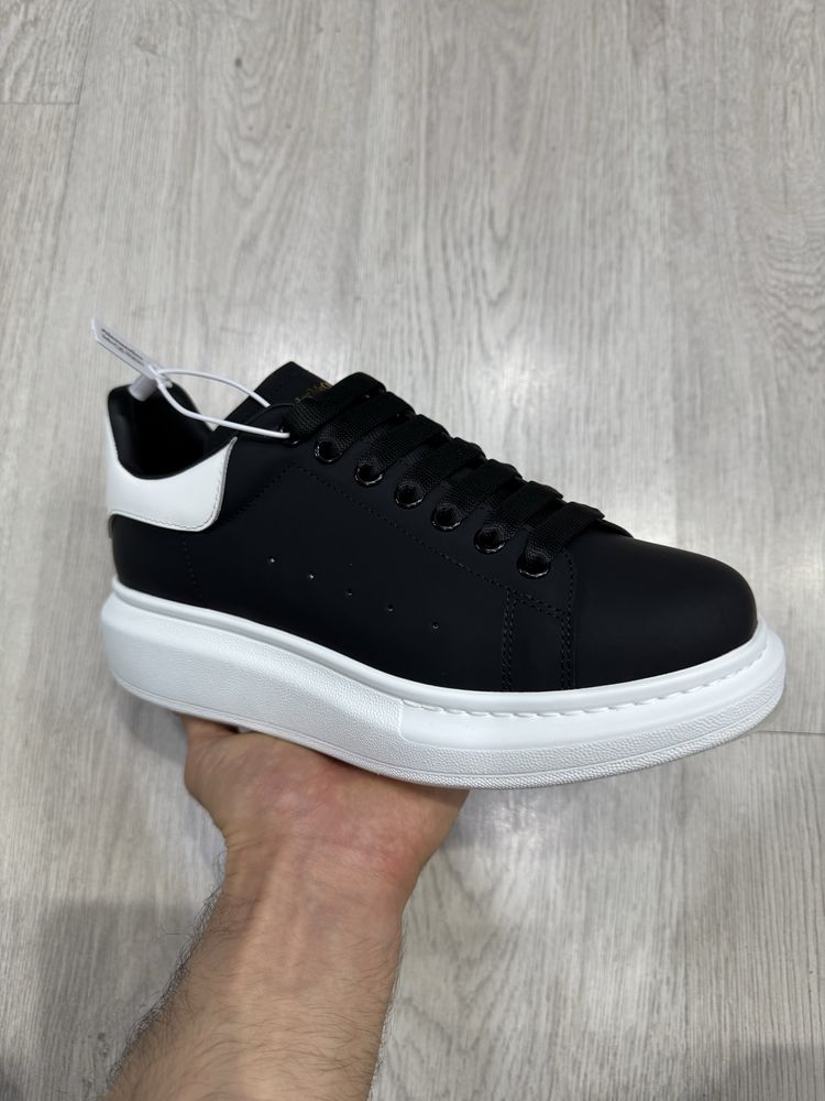 Кожаные кроссовки Alexander McQueen