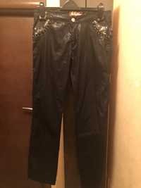 Ефектен,дамски, черен панталон и дълга пола с ефирни волани,клин