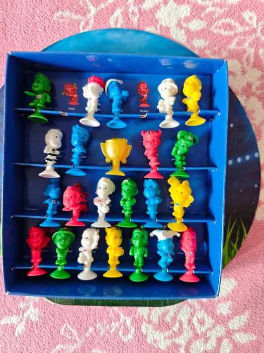 Комплекти на Lidl stikeez. стикита албуми