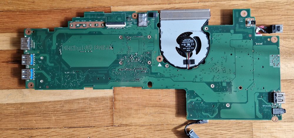 Fujitsu Lifebook U554 на части