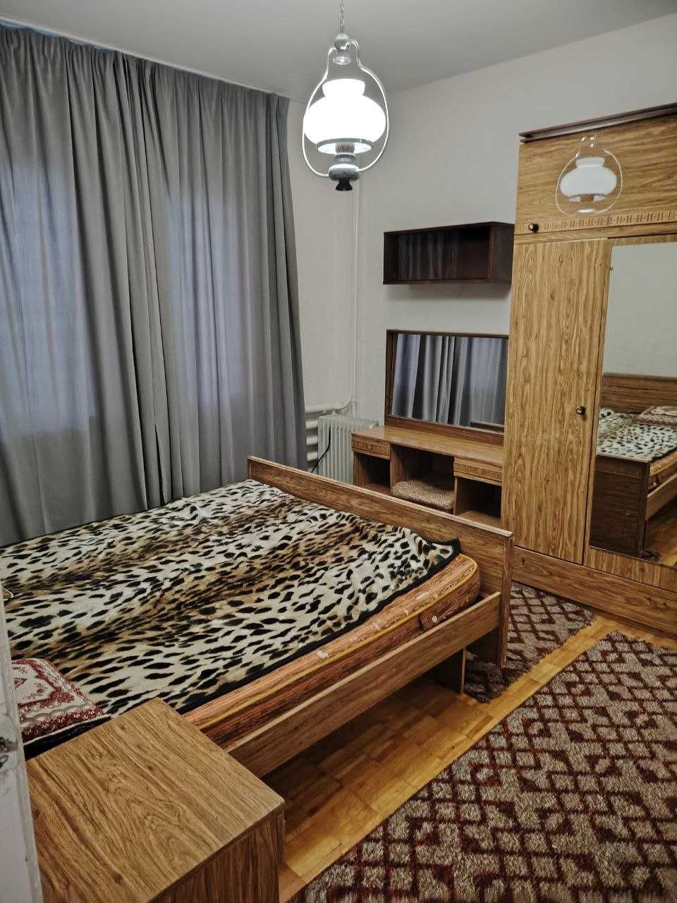 Тузель 4, 2 комн. кв. кирпич 77 серия (без посредников) - 350$