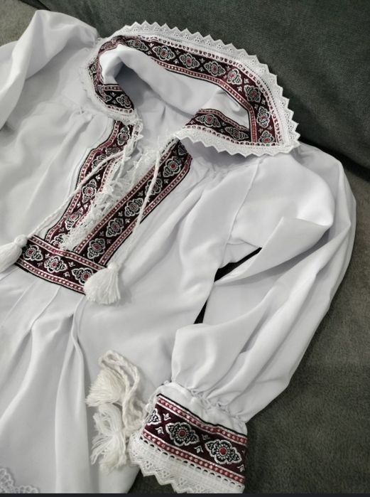 Costum popular traditional 3-4ani 300lei