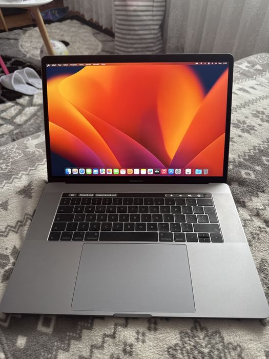 Laptop Apple MacbookPro 15 din 2017 Touch Bar i7 16 gb