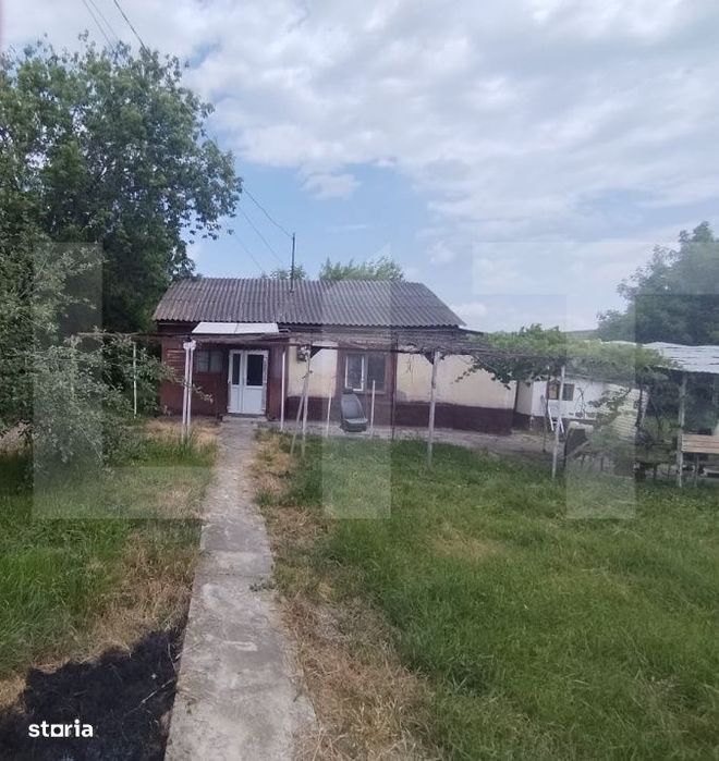 Teren de vanzare, 13390 mp, casa batraneasca demolabila, zona Cervices