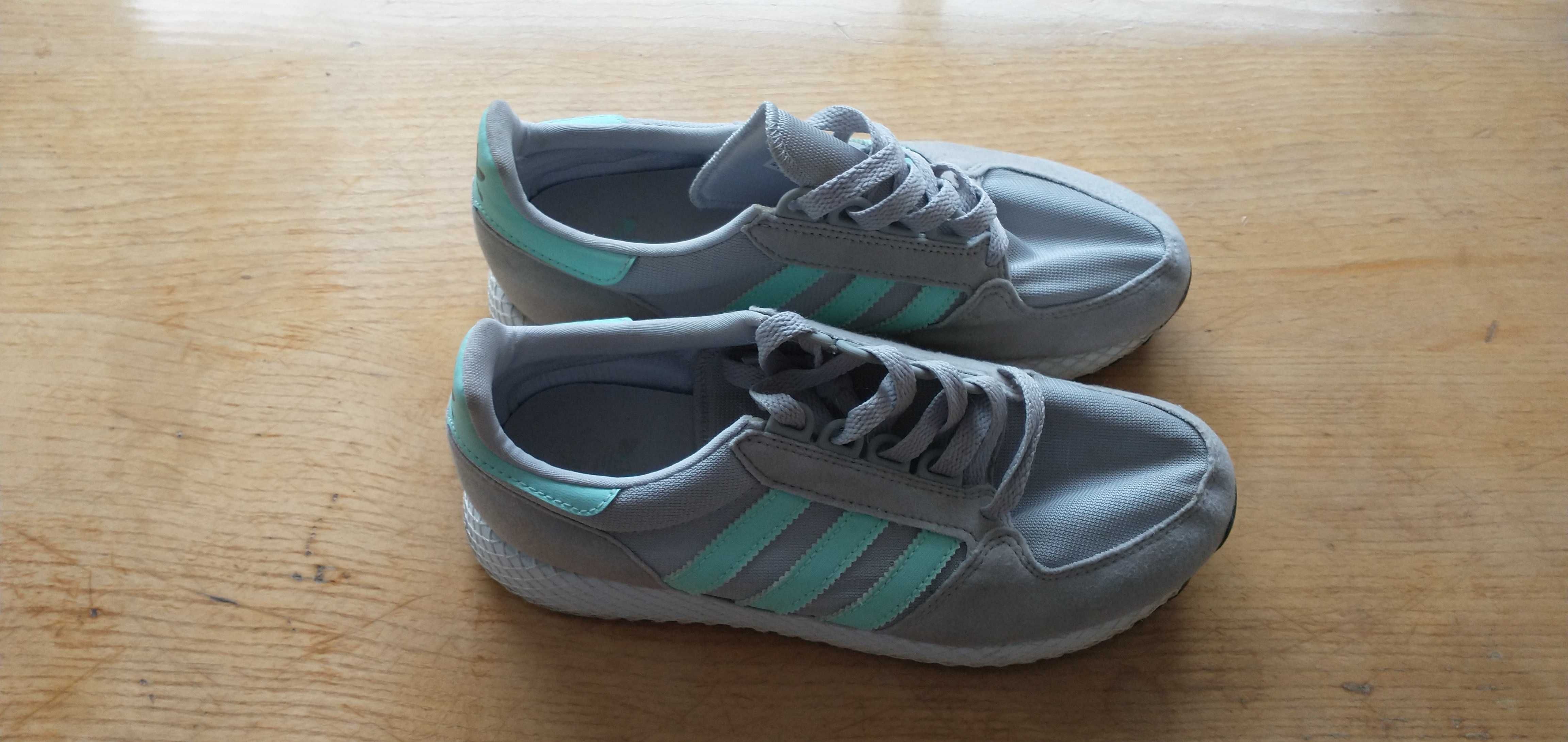 Vand pantofi sport marca Adidas pentru femei / dama  -marimea 37