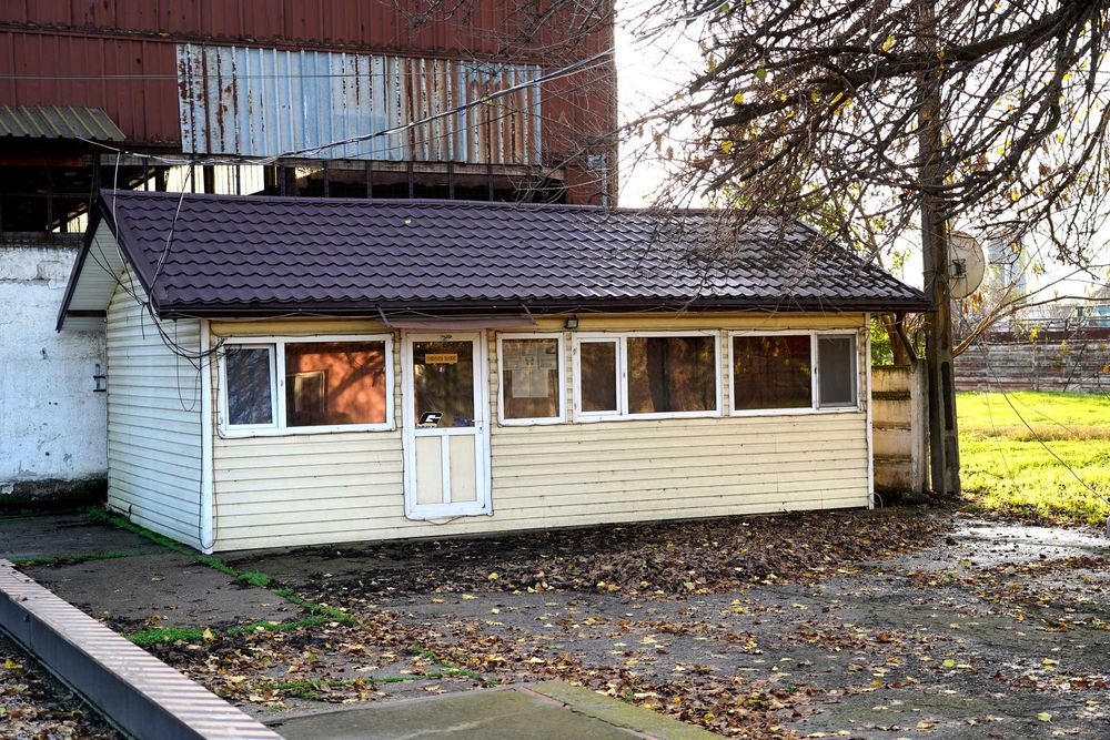 Hala si platformă industrială cu depozit de cereale și teren