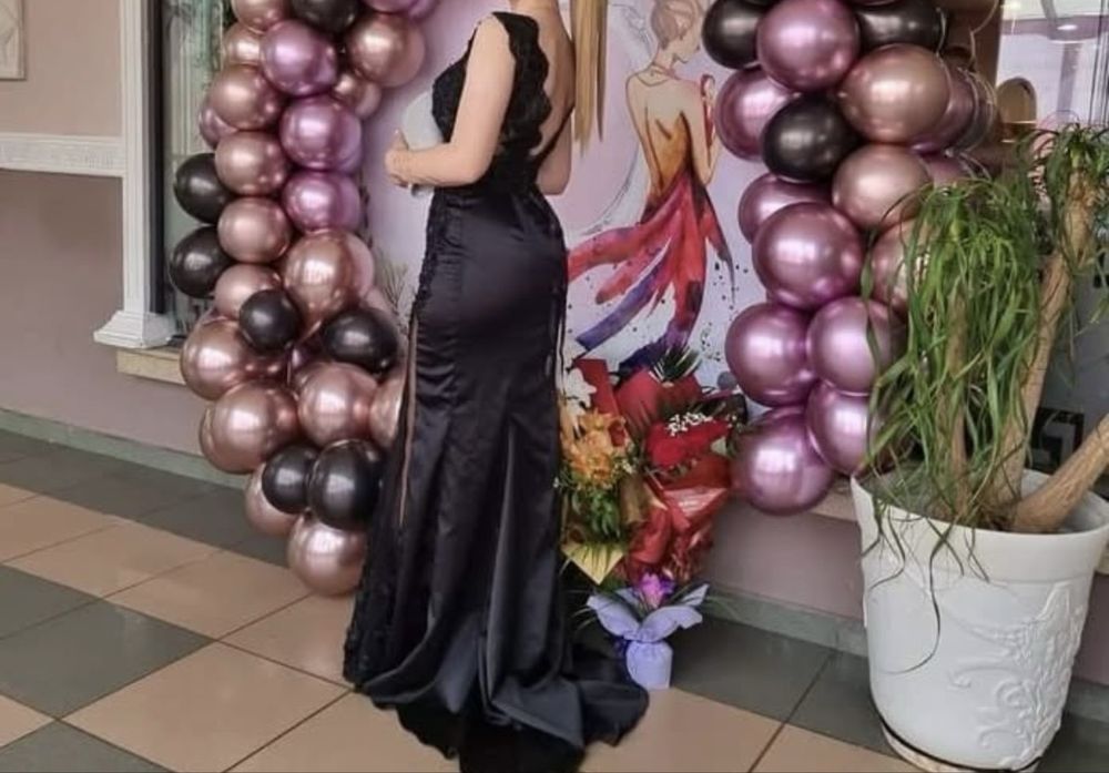 Продавам балната си рокля!