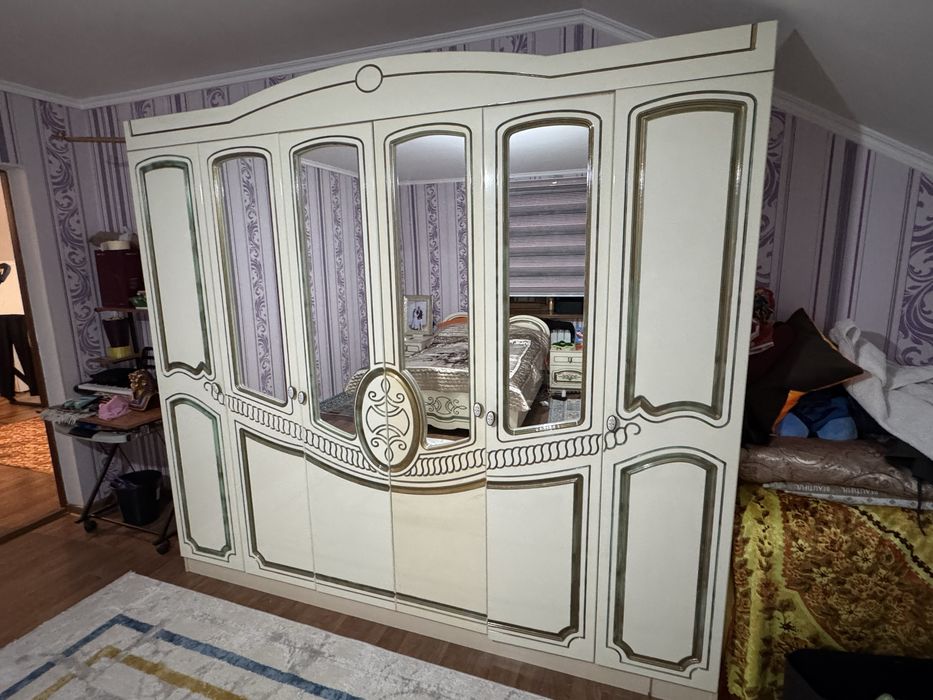 Продается спальный гарнитура