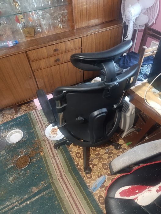 Кожен офис стол ергономичен