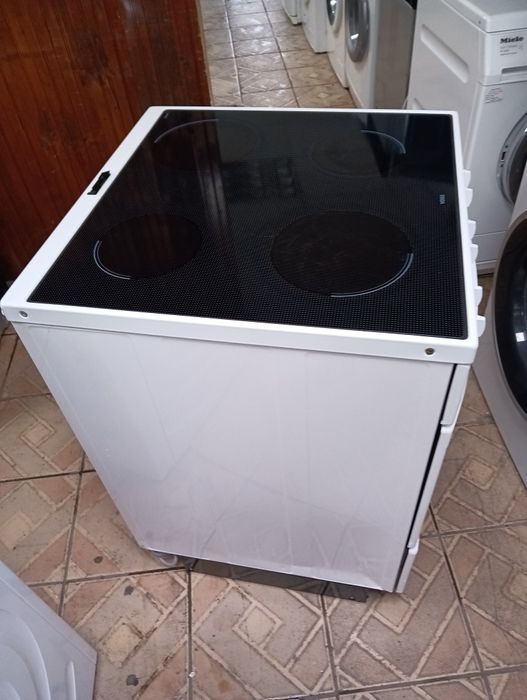 Свободно стояща печка с керамичен плот VOSS  2 години Гаранция!