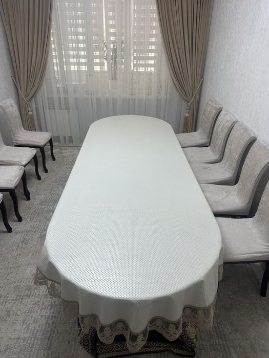 Продается стол без стульев. Коричневого цвета