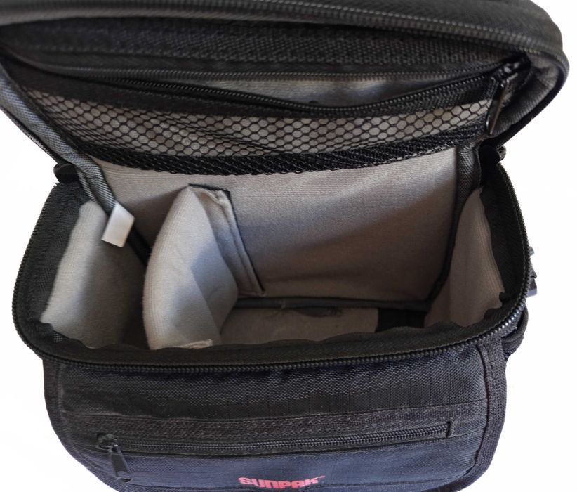 Фотоапарат с камера Canon PowerShot S5 IS Digital Zoom Camera и чанта