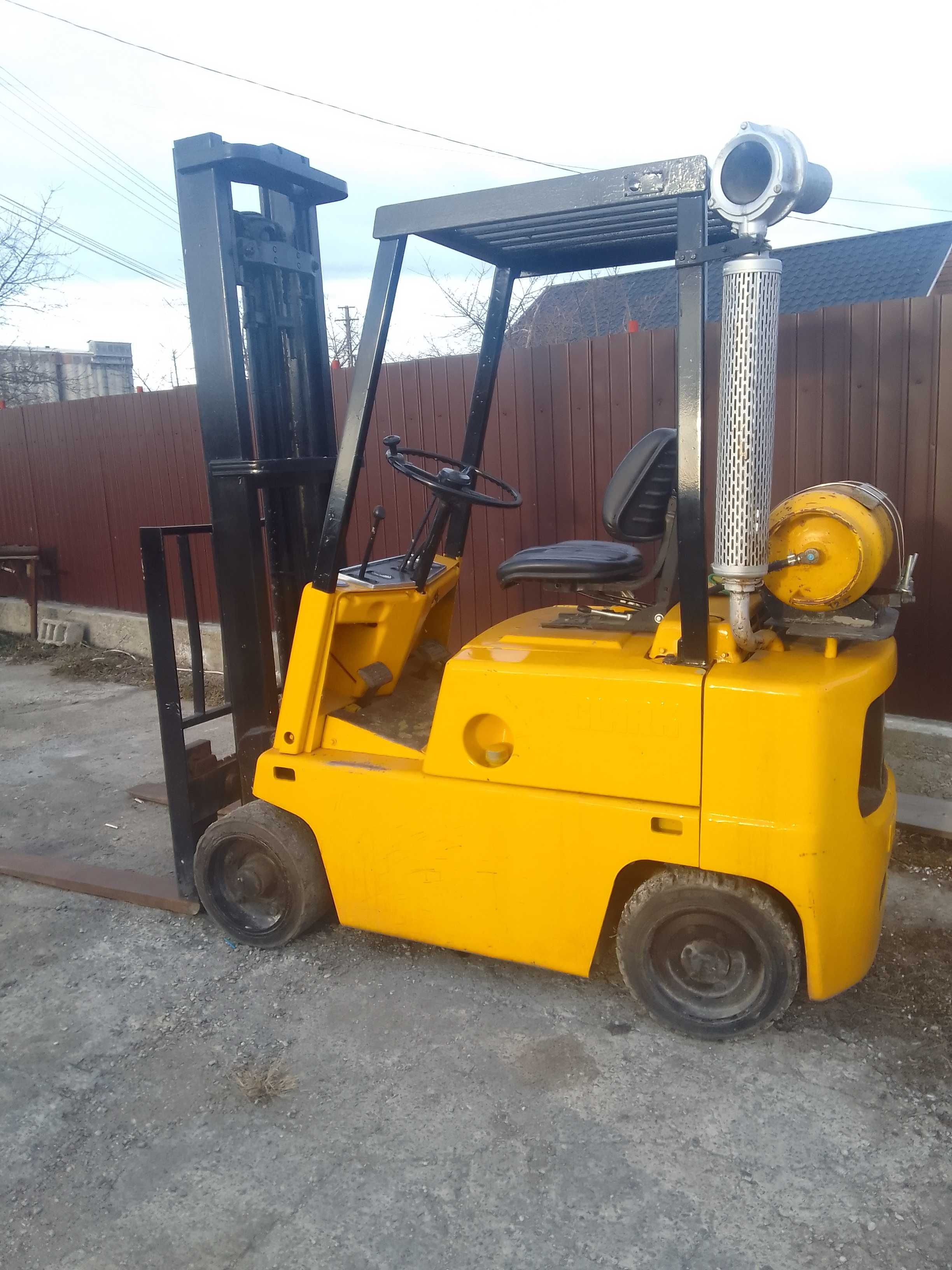 stivuitor 2,5t CLARK GPL