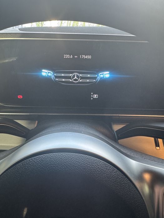 Mercedes Benz GLE 300D-AMG interior