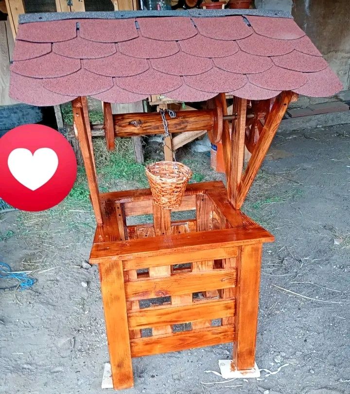 Fântâna din lemn ornamentală