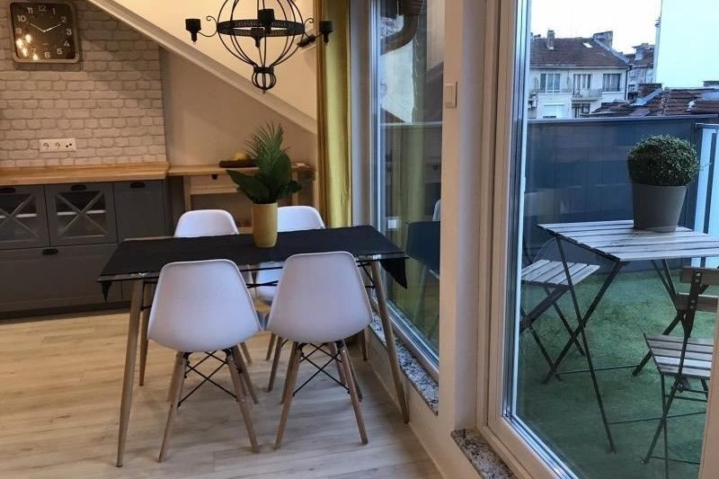 Дава се под наем Двустаен апартамент в София, Център - 65 кв.м за 510 € - Снимка #2